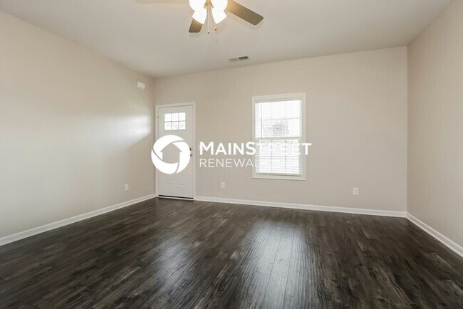 Foto del edificio - 4 Bedroom Pet-Friendly Home in Spring Hill, TN with Main Street Renewal
