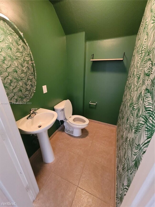 Foto del edificio - 4 br, 2.5 bath House - 9049 SW 19th St