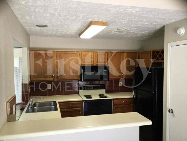 Foto del edificio - 4030 Meadowgold Ln