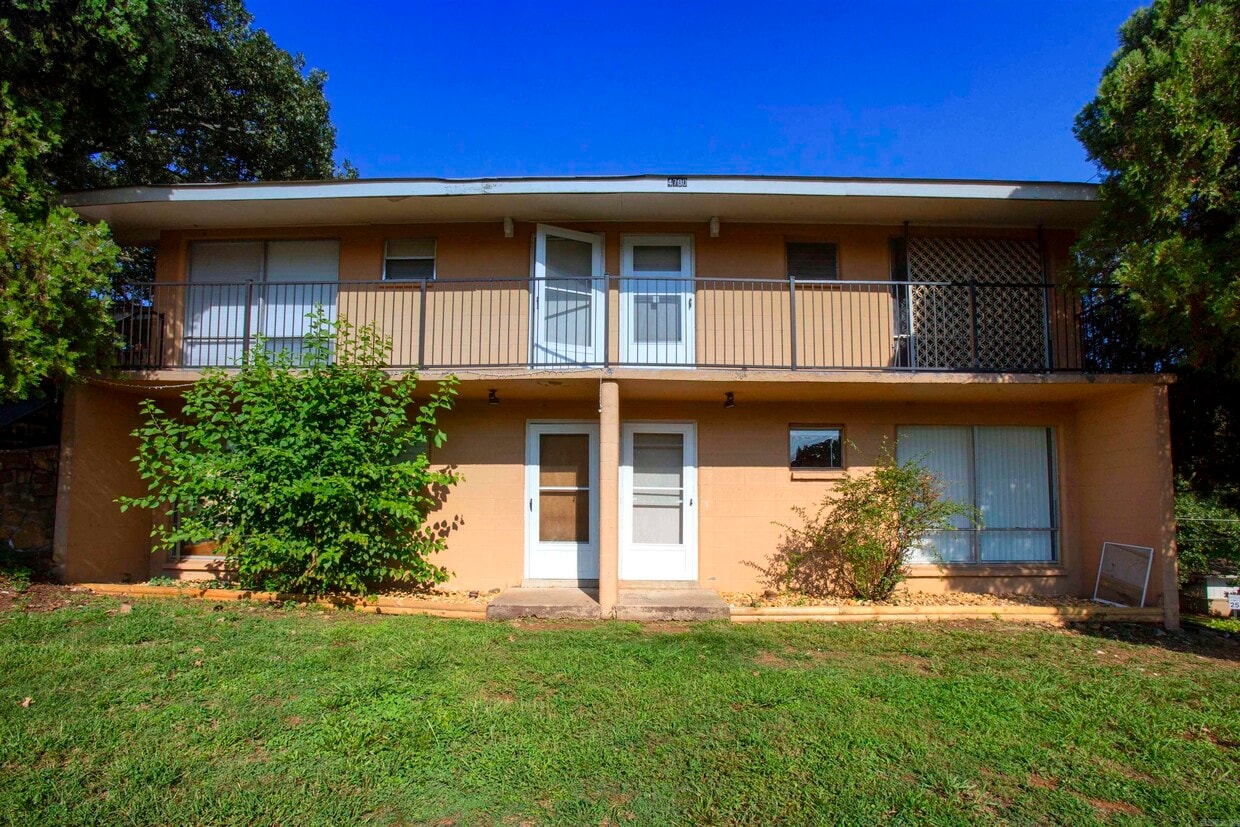 Primary Photo - 4700 Lynn Ln