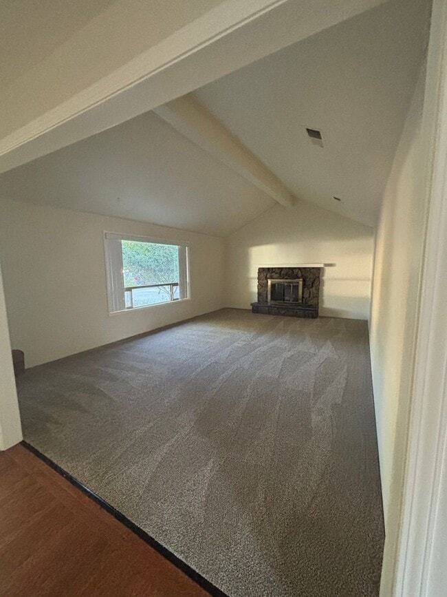 Building Photo - Corner Lot, RV Parking in North Medford!!