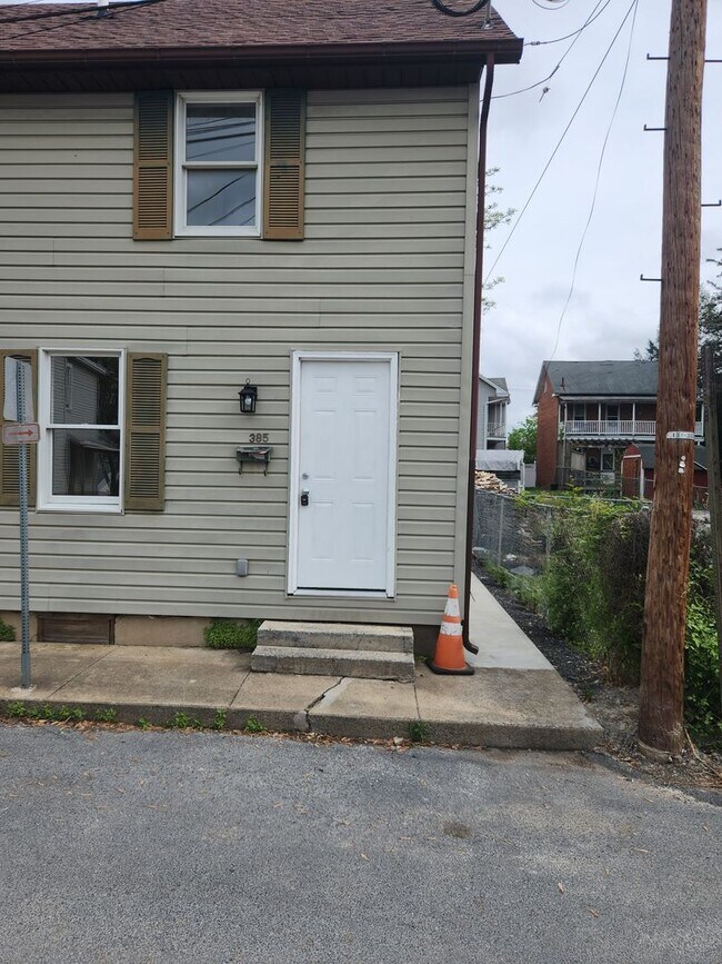 Building Photo - 383-385 Tolbert Ave