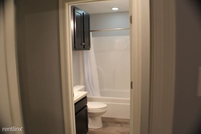 Foto del edificio - 3 br, 2 bath House - 401 Railroad