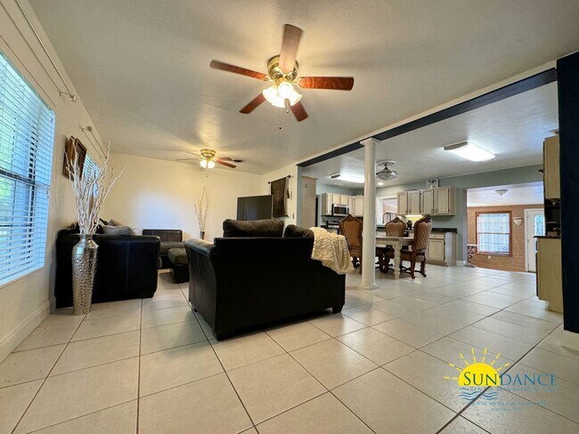 Foto del edificio - 7+ Month Flexible Lease Option, Furnished ...