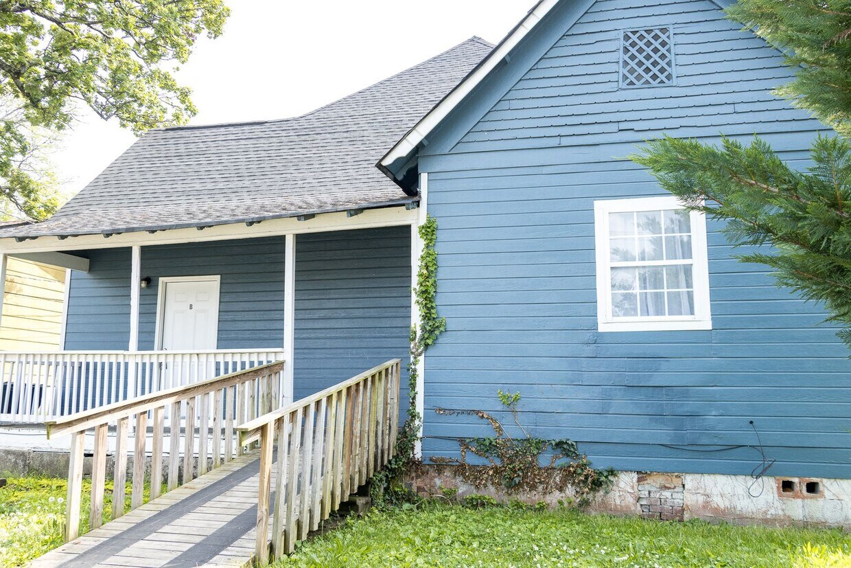 2608 E 37th St Unit B, Chattanooga, TN 37407 Room for Rent in