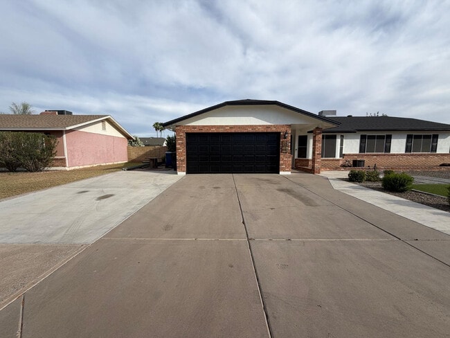 Building Photo - 3761 E Dulciana Ave