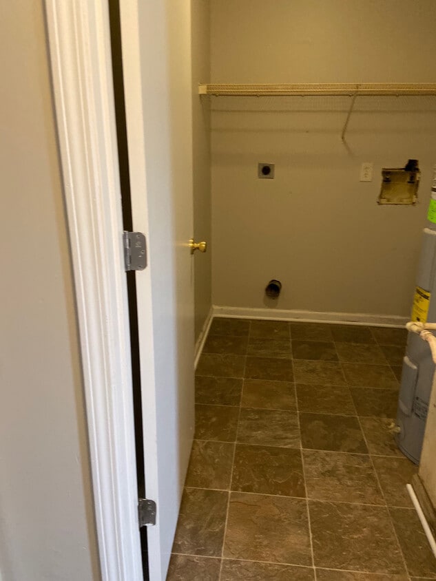 Building Photo - 4226 Glen Hill Manor
