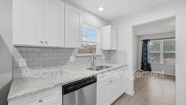 Building Photo - 224 Mar Hill St