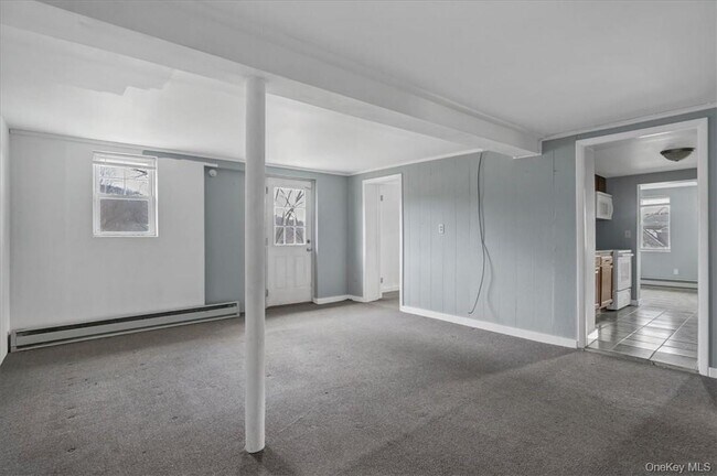 Foto del edificio - 492 Black Meadow Rd