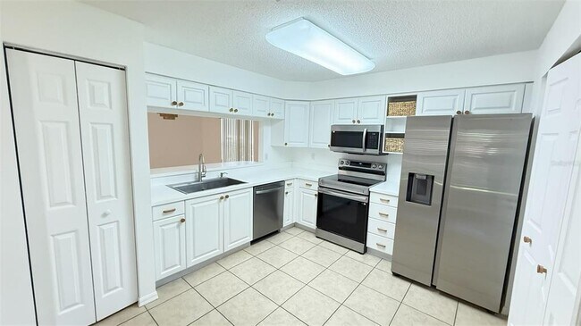 Building Photo - 1504 Lantana Ct