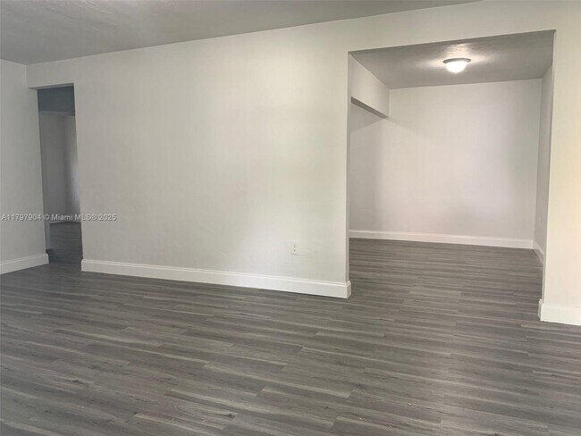 Building Photo - 6290 SW 39th St