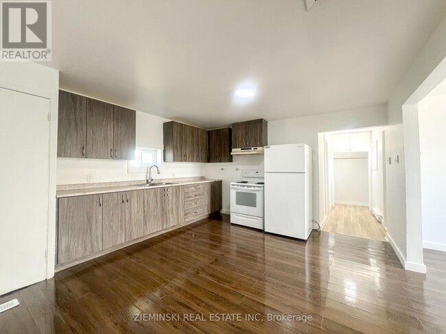 Building Photo - 310 9th Ave