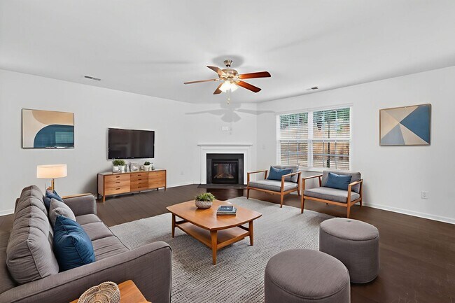 Foto del edificio - Spacious 4BR Energy-Efficient Home with Loft, Big Yard & Top-Rated Schools!