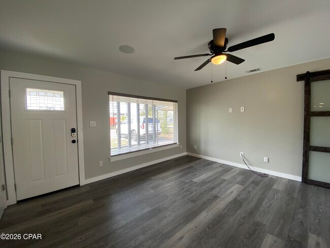 Foto del edificio - 1606 Clay Ave