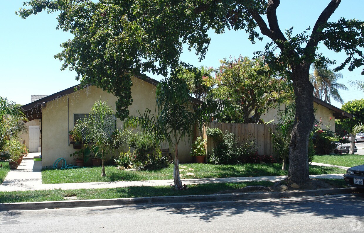 Building Photo - 1815-1821 Gina Dr