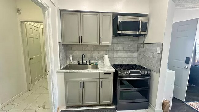 Foto del edificio - 735A Quincy St