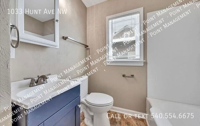 Building Photo - 1033 Hunt Ave NW