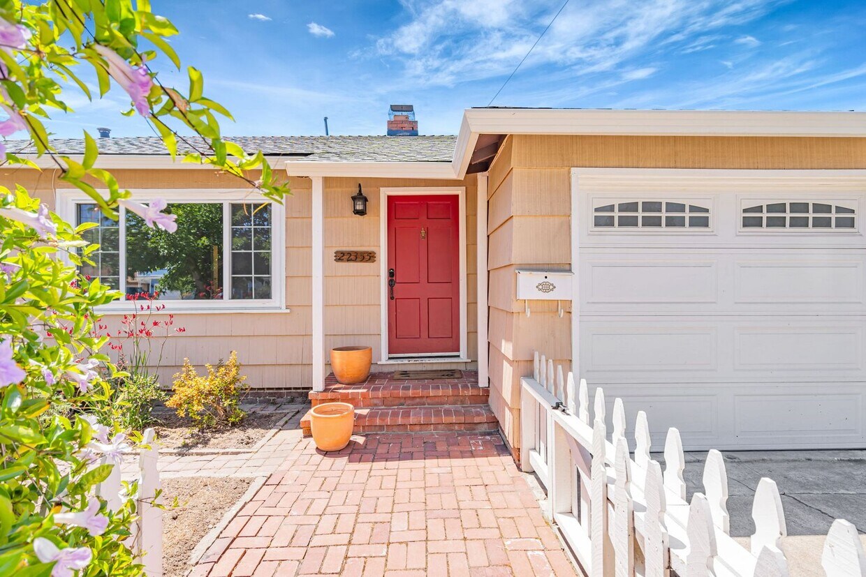 Primary Photo - Freshly Renovated Single-Family Home for Rent