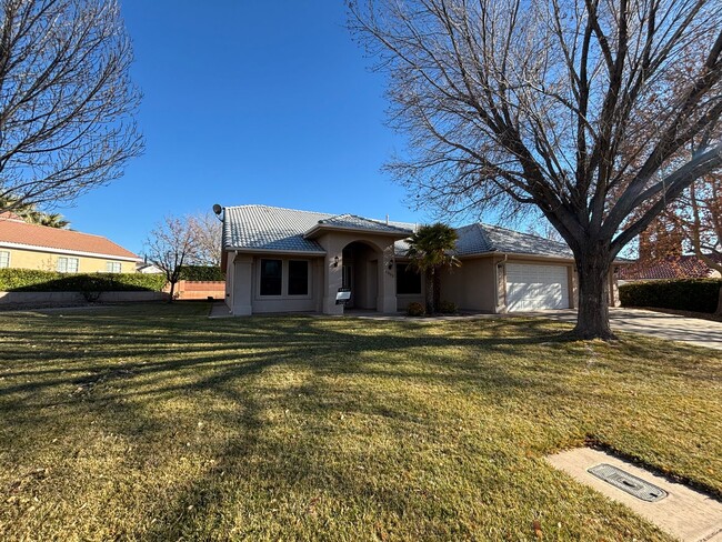 Building Photo - CHARMING 3 BEDROOM HOME WITH 3 CAR GARAGE