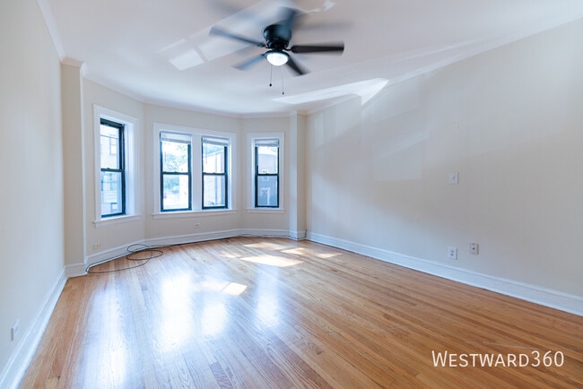 Building Photo - 6509 N Hoyne Ave