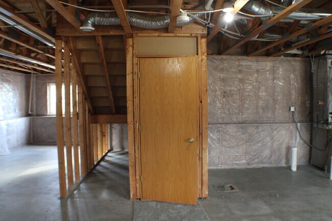 Foto del edificio - Three bed 2 bath townhome $1750/mo.