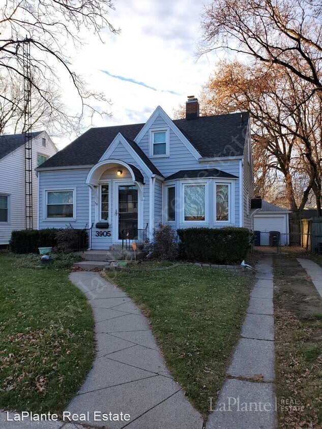 Primary Photo - 3 br, 2 bath House - 3905 Bellevue Rd.
