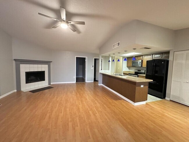 Foto del edificio - 2239 Beacon Point Blvd