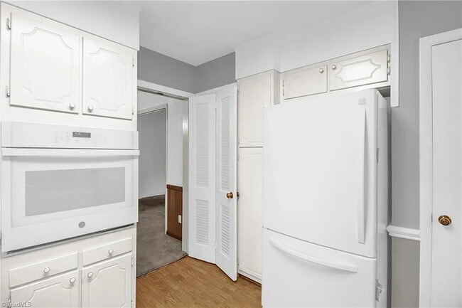 Building Photo - Earn Wealth While Leasing - Like a Homeown...