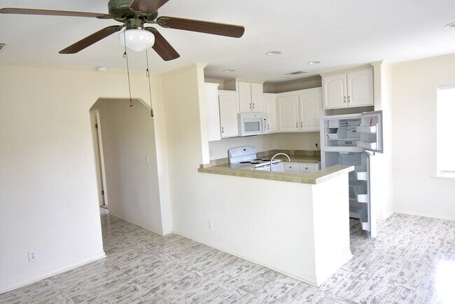 Foto del edificio - 1003 W Avenue F
