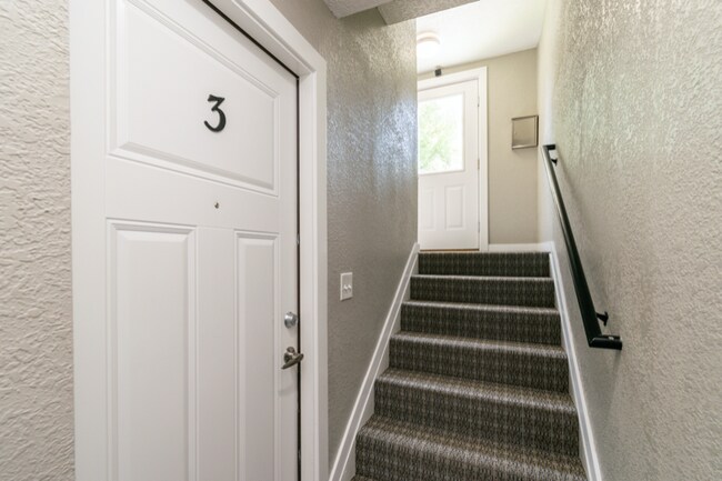 Building Photo - 1805 W 4th St