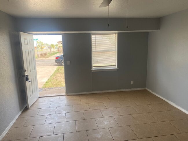 Building Photo - 1339 Aster St