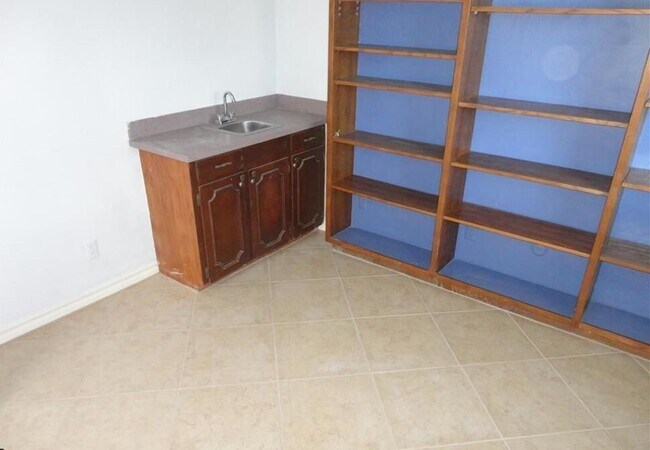 Building Photo - 204 Serrania Dr