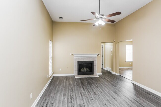 Foto del edificio - 2802 Maggie Woods Ln