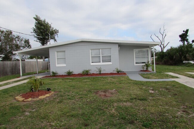 Foto del edificio - Available Now! Beautiful waterfront 2 bedr...