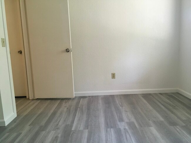 Building Photo - 4787 Villa Woods Dr
