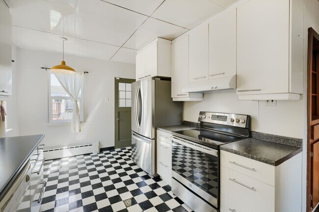 Building Photo - Charming 1bed/2bath Home with Lowel Level Bonus Room in West Seattle!