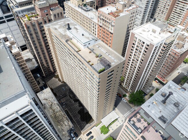 Aéreo - 850 N Dewitt Pl