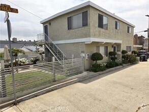 Building Photo - 422 33rd St