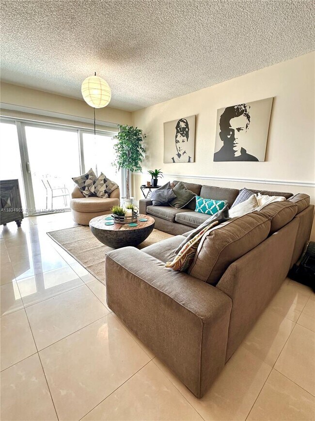 Foto del edificio - 300 Bayview Dr