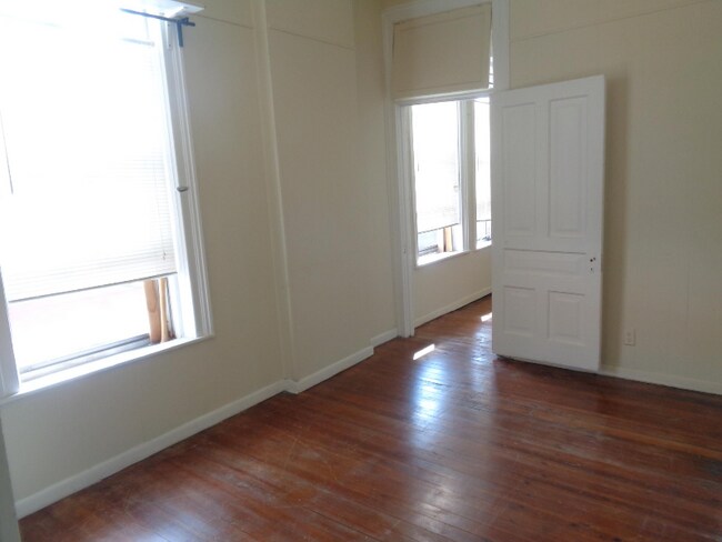 Foto del edificio - 12-24 N Huron St