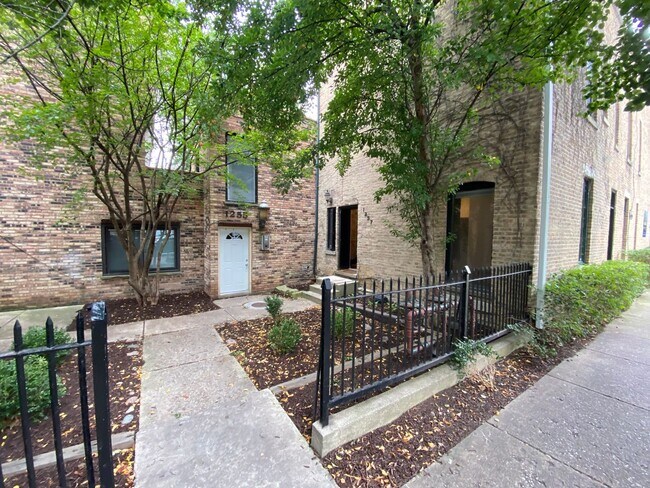 Foto del edificio - Quaint 3 Bed, 2 Bath in Lincoln Park - Pot...