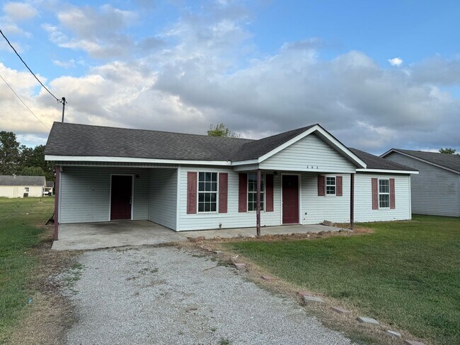 Foto del edificio - 3 Bedroom/1 Bathroom Home in Paragould AR ...