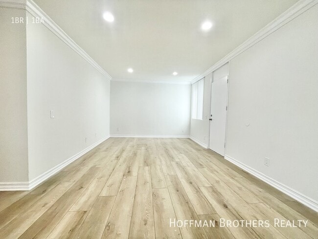 Building Photo - 6060 Fulton Ave