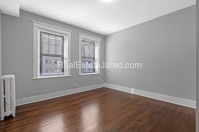 Foto del edificio - 34 Glenville Ave