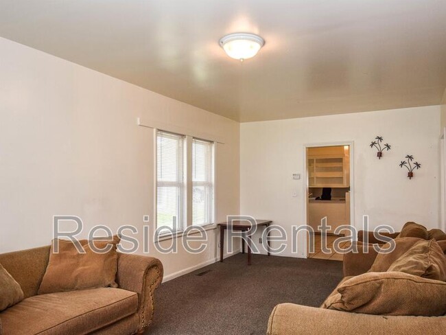 Building Photo - 632 E 600 N