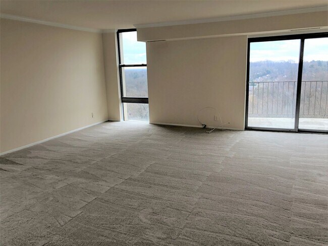 Building Photo - When Location, Ammenities, and Breath-Taki...