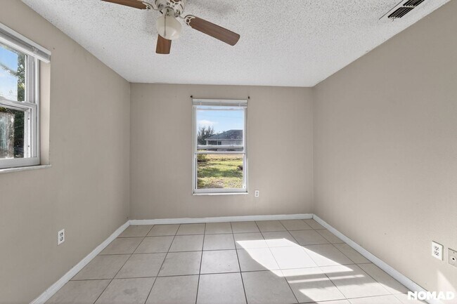 Foto del edificio - Charming 2BR Duplex in Port Charlotte