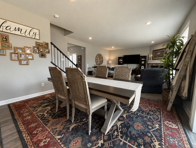 Foto del edificio - Gorgeous 4BR/2.5BA Rogers Home Available 8/1!