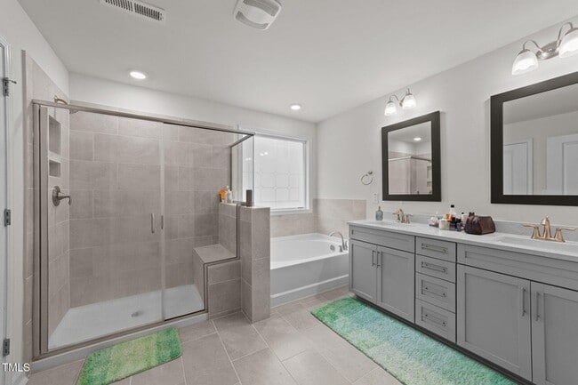 Building Photo - 2211 Cherry Top Dr