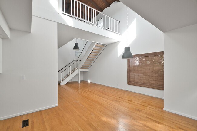 Building Photo - 4 Bedroom Home on Cul de Sac in Hermosa Beach ** Coming soon 4/21/2026**